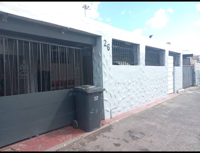 4 BEDROOM FREESTANDING FOR SALE IN LENTEGEUR
